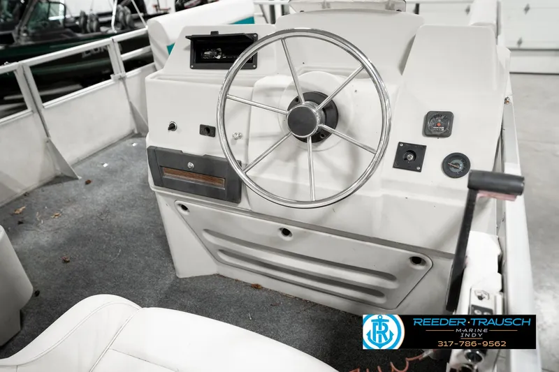Slide: The Image of 1989 Crest 25 Savannah II boat steering console with wheel and controls. - 28