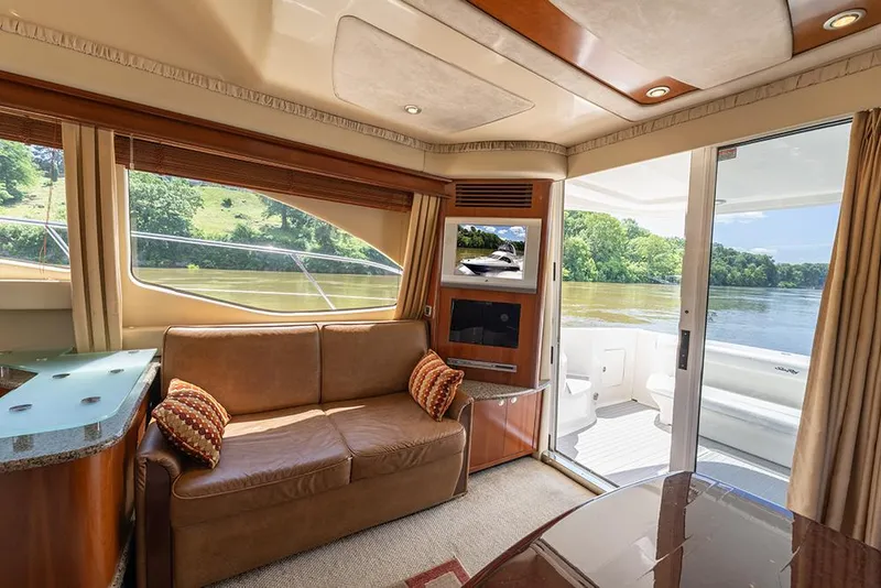 Slide: The Image of Stbd salon - 22