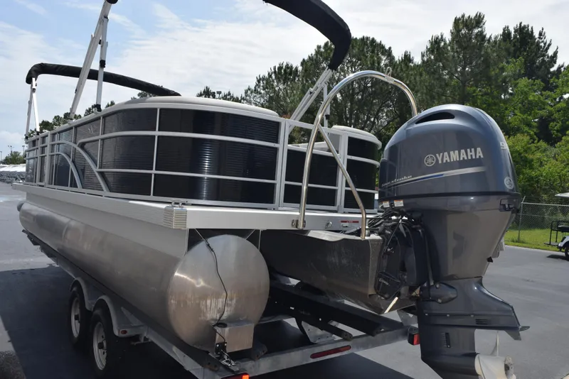 Slide: The Image of 2022 Bennington SX 23 Stern Lounge pontoon boat with Yamaha outboard motor on trailer. - 6