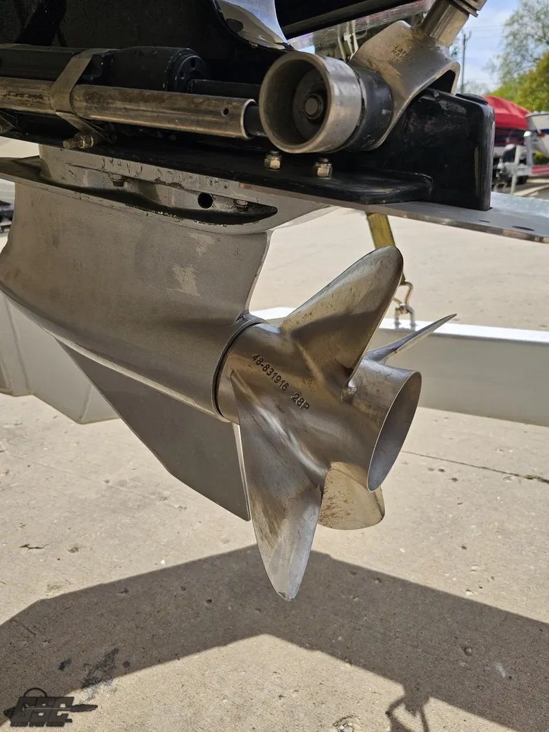 Slide: The Image of Propeller of 2002 Black Thunder 460 SC boat, close-up view. - 30