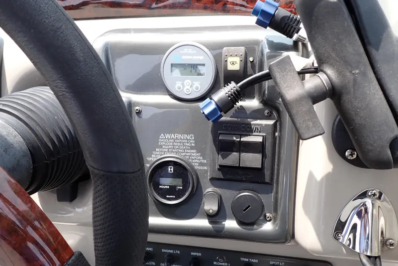 Slide: The Image of Dashboard controls of a 2005 Monterey 270 Cruiser boat. - 18