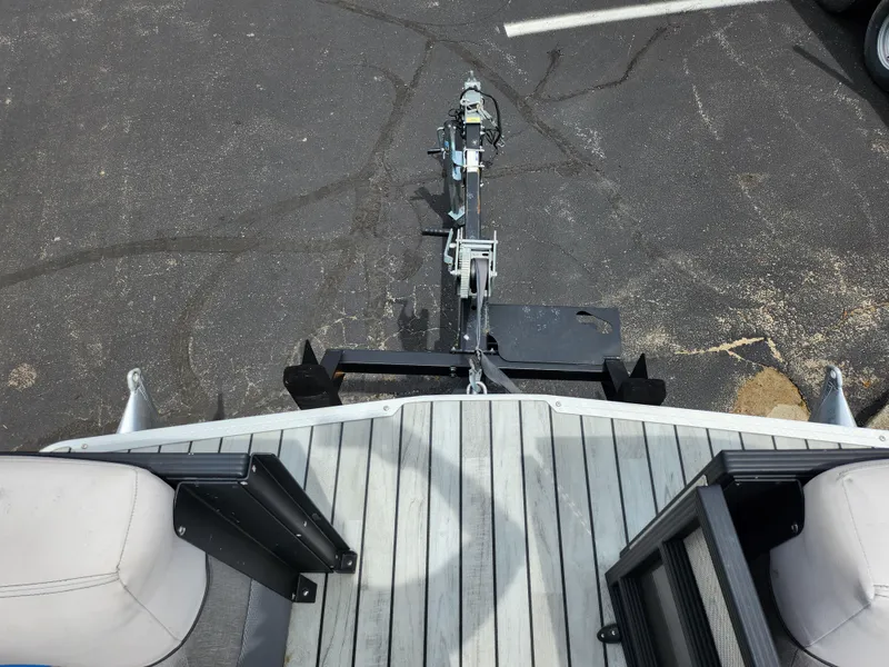 Slide: The Image of 2017 Crest Caliber 230 SLC boat trailer hitch on asphalt parking lot. - 22