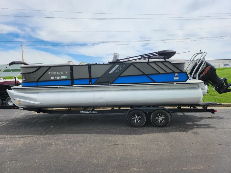 Slide: The Image of 2017 Crest Caliber 230 SLC pontoon boat on trailer, parked outdoors. - 4