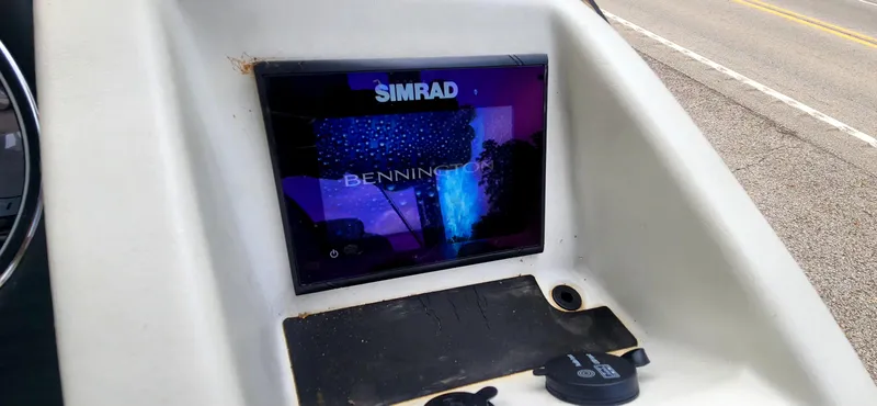 Slide: The Image of Simrad display on 2020 Bennington R 25 RSBA boat dashboard. - 17