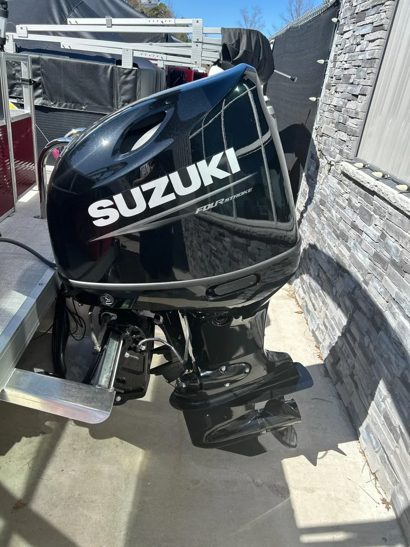 Slide: The Image of Outboard motor on a 2025 Custom Maui 210 Cruise boat, featuring Suzuki branding. - 6