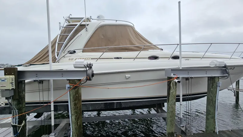 Slide: The Image of Sea Ray 410 Express Cruiser 2003 - 58