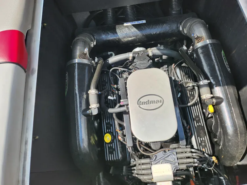 Slide: The Image of Engine of 2013 Moomba Mojo 2.5 boat, featuring Indmar components. - 28