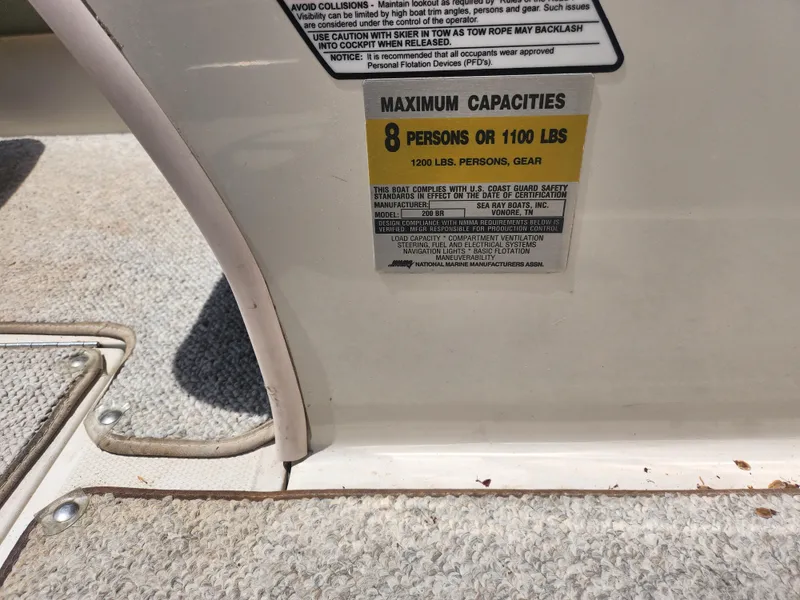Slide: The Image of 2004 Sea Ray 200 Sport capacity label, maximum 8 persons or 1100 lbs. - 16