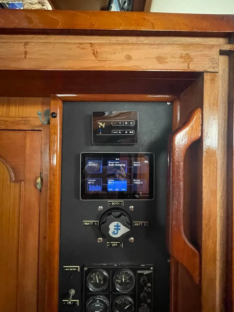 Slide: The Image of Albin 45 Command Bridge 1981 - 57