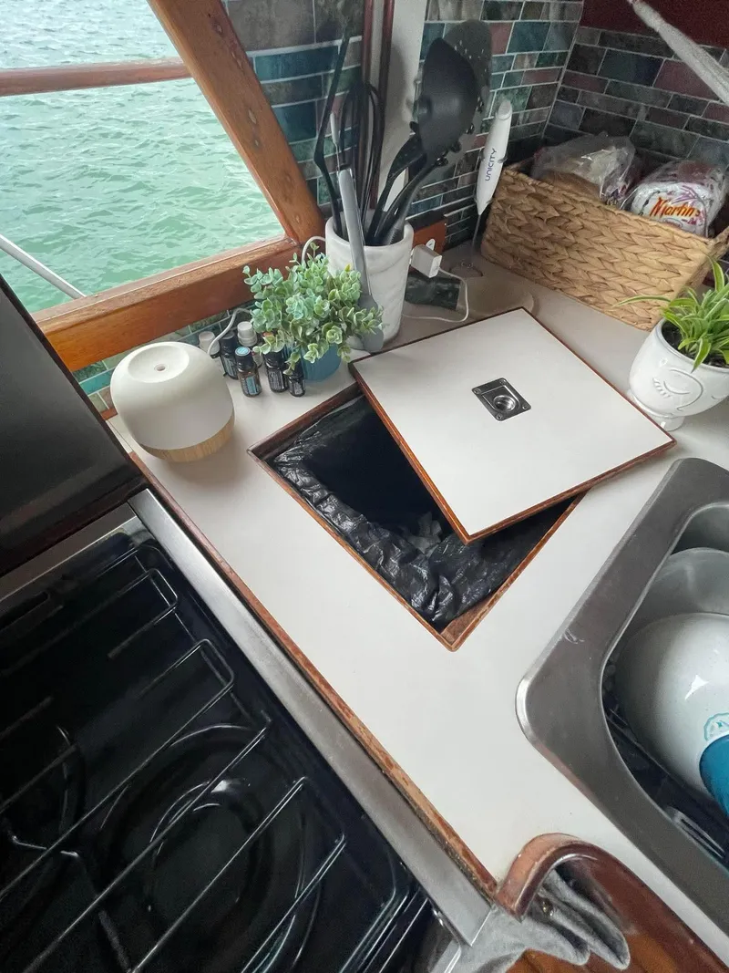 Slide: The Image of Albin 45 Command Bridge 1981 - 60