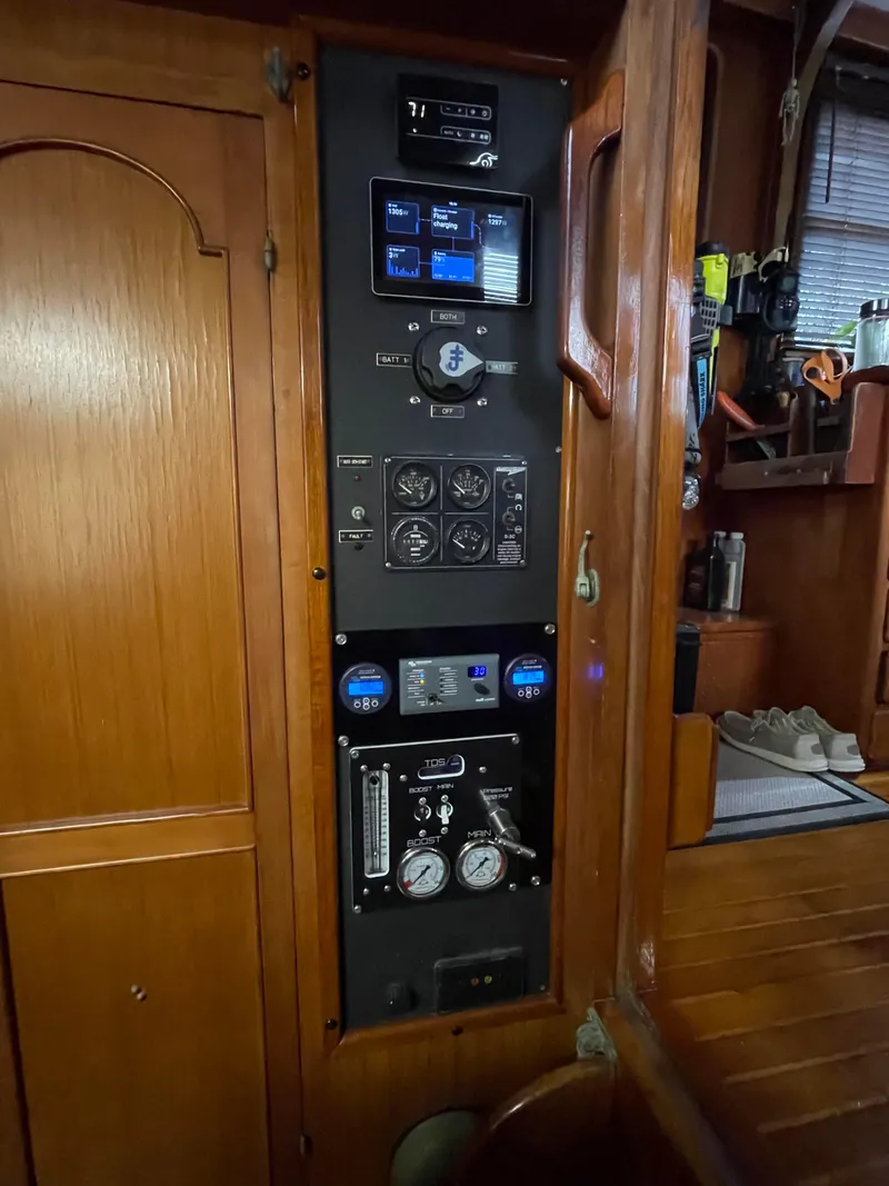 Slide: The Image of Albin 45 Command Bridge 1981 - 62