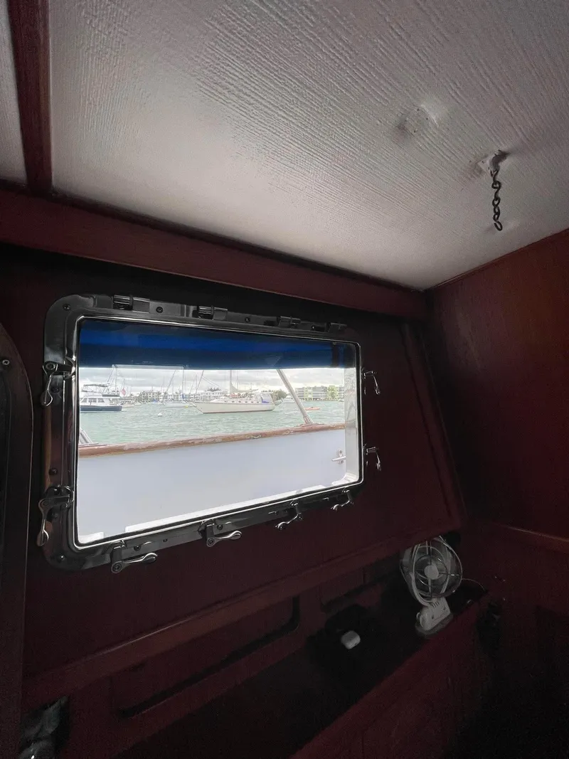 Slide: The Image of Albin 45 Command Bridge 1981 - 69