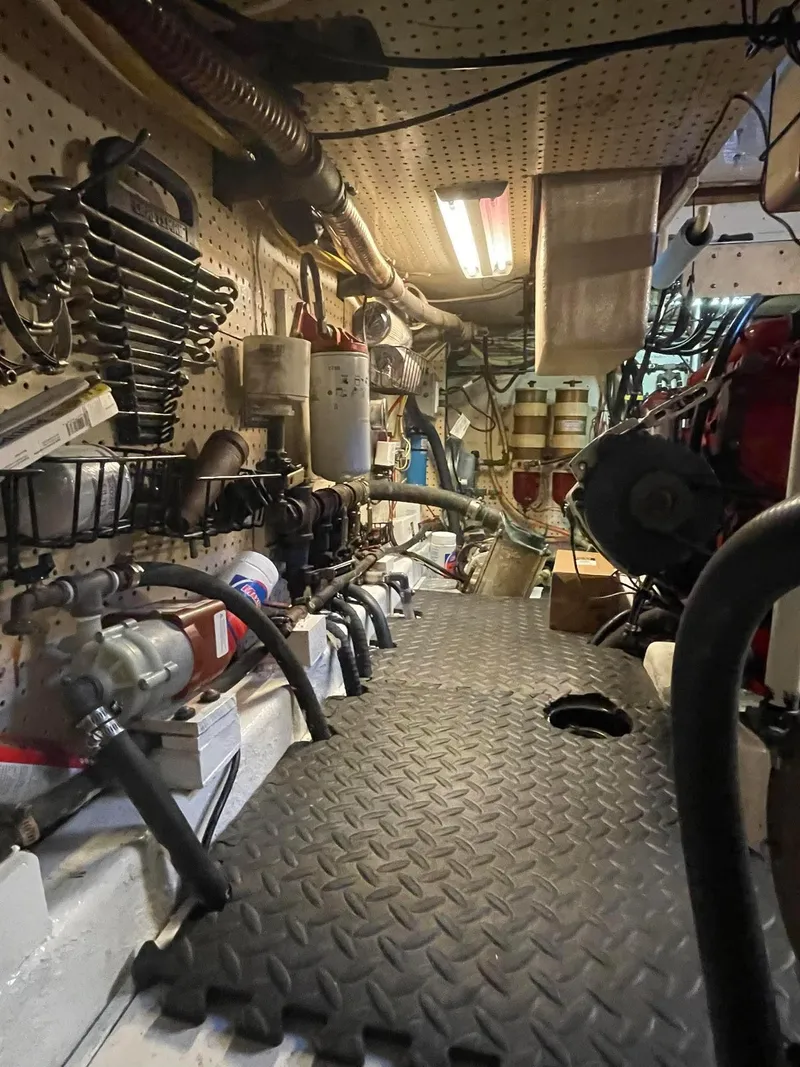 Slide: The Image of Albin 45 Command Bridge 1981 - 71