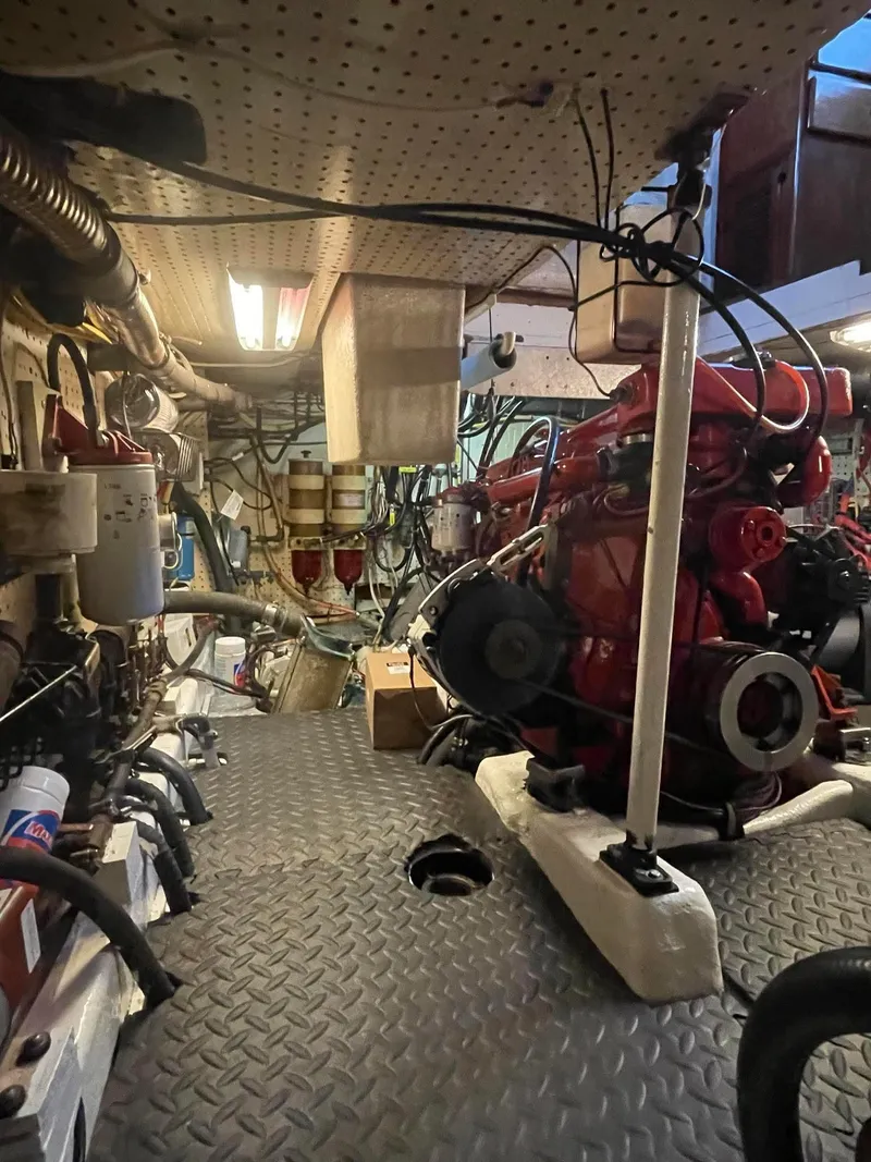 Slide: The Image of Albin 45 Command Bridge 1981 - 75