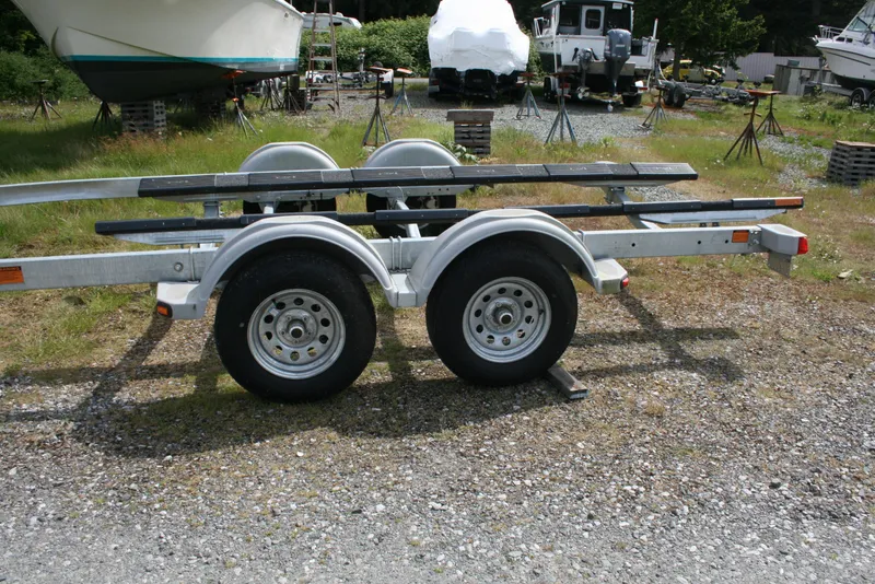 Slide: The Image of Trailer for 2023 Hewescraft 210 Sea Runner ET HT, parked on gravel. - 16