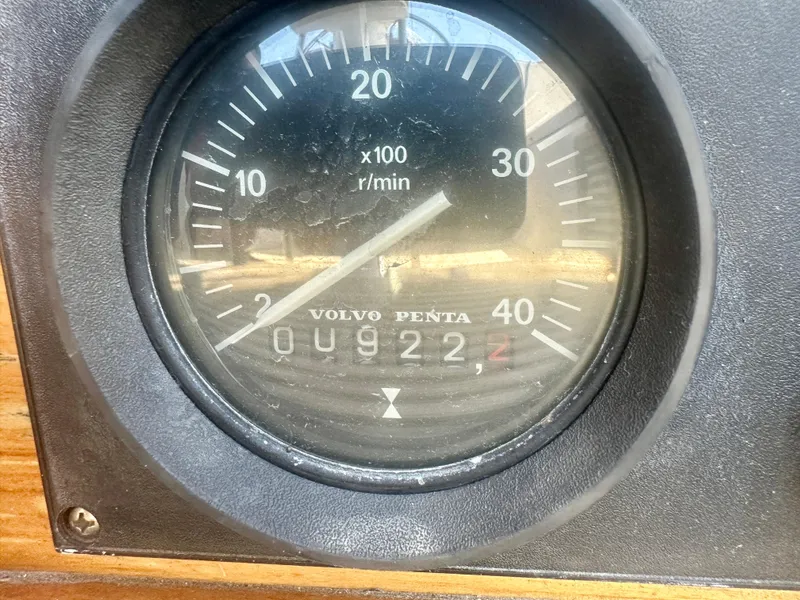 Slide: The Image of Volvo Penta tachometer on 1979 O'Day Center Cockpit, displaying 922.2 hours. - 37