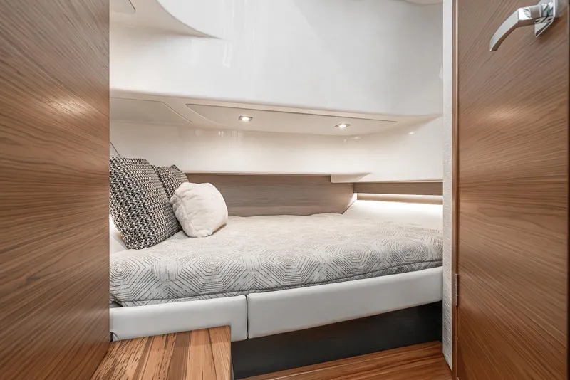 Slide: The Image of Tiara 34 LS 2024 - 51