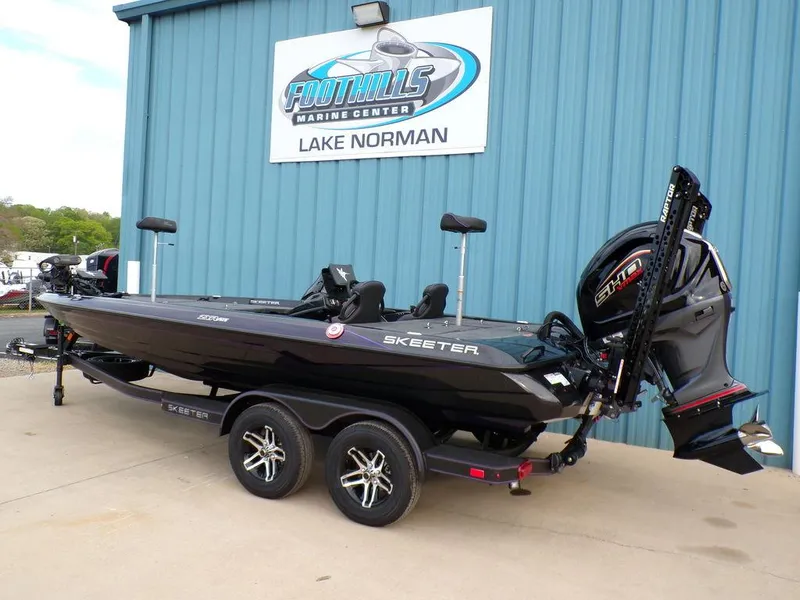 Slide: The Image of 2025 Skeeter ZXR20 boat at Foothills Marine Center, Lake Norman. - 6