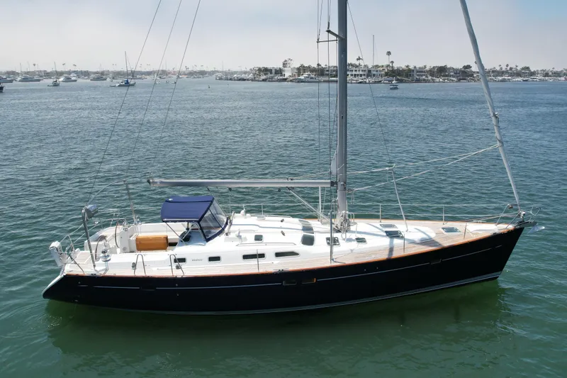Slide: The Image of 2004 Beneteau Oceanis Clipper 473 sailboat on calm water, side view. - 0