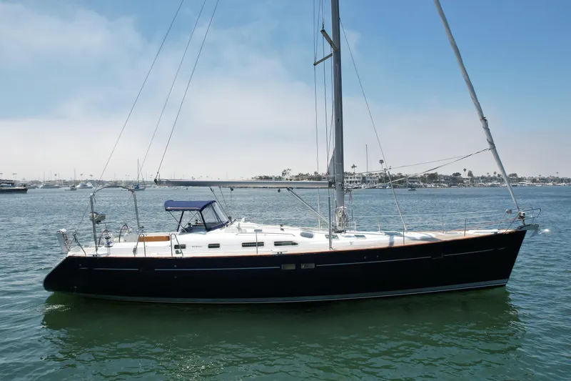 Slide: The Image of 2004 Beneteau Oceanis Clipper 473 sailboat on calm water, side view. - 2