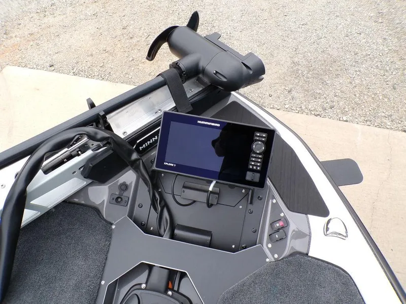 Slide: The Image of 2025 Skeeter ZXR20 boat dashboard with fishfinder and trolling motor. - 13