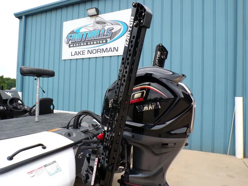 Slide: The Image of Skeeter ZXR20 boat with Yamaha engine at Foothills Marine Center, Lake Norman. - 19
