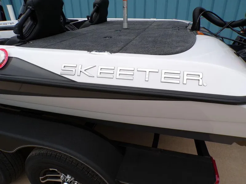 Slide: The Image of 2025 Skeeter ZXR20 boat with sleek design and comfortable seating. - 22
