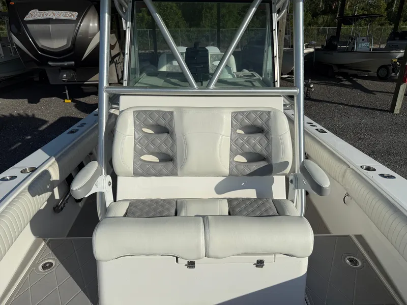 Slide: The Image of Regulator Marine 32 Forward Seating 2006 - 12