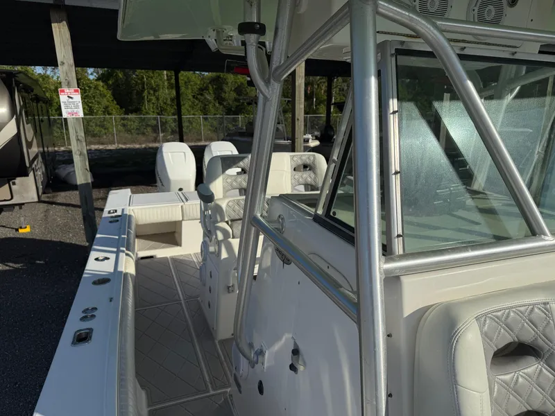 Slide: The Image of Regulator Marine 32 Forward Seating 2006 - 13