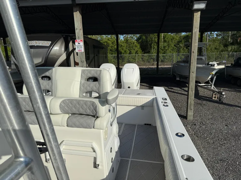 Slide: The Image of Regulator Marine 32 Forward Seating 2006 - 14