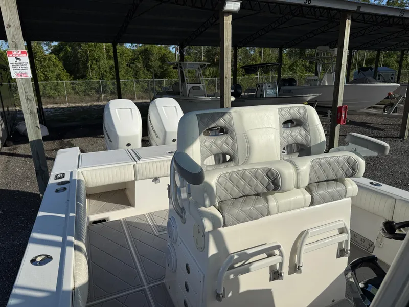 Slide: The Image of Regulator Marine 32 Forward Seating 2006 - 15