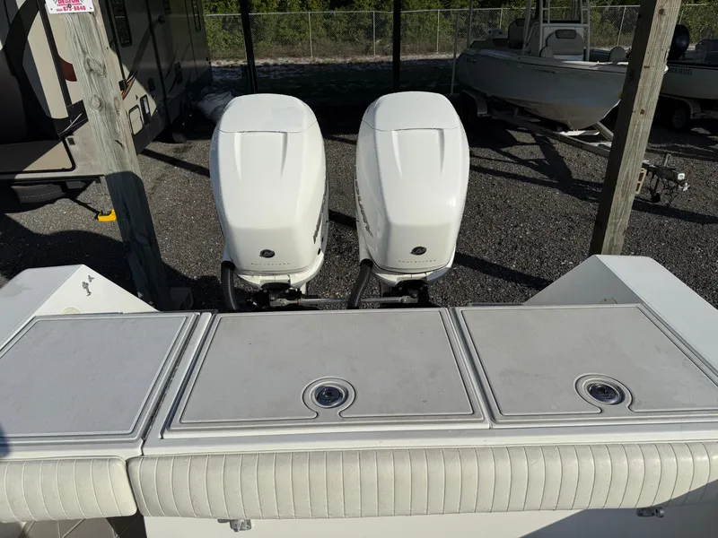 Slide: The Image of Regulator Marine 32 Forward Seating 2006 - 16