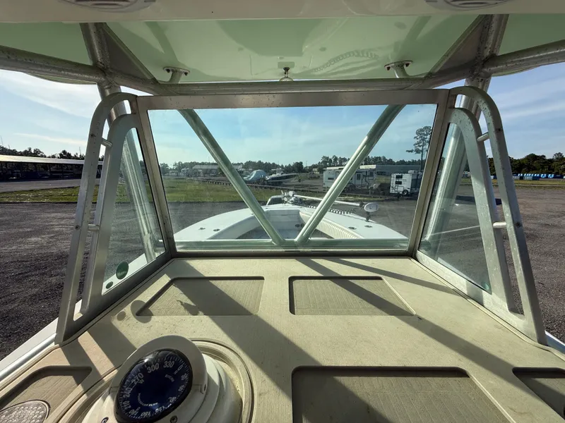 Slide: The Image of Regulator Marine 32 Forward Seating 2006 - 20