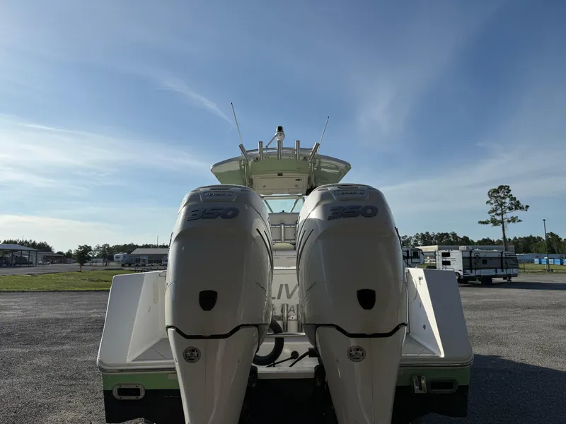 Slide: The Image of Regulator Marine 32 Forward Seating 2006 - 23