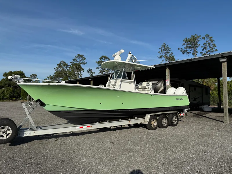 Slide: The Image of Regulator Marine 32 Forward Seating 2006 - 4