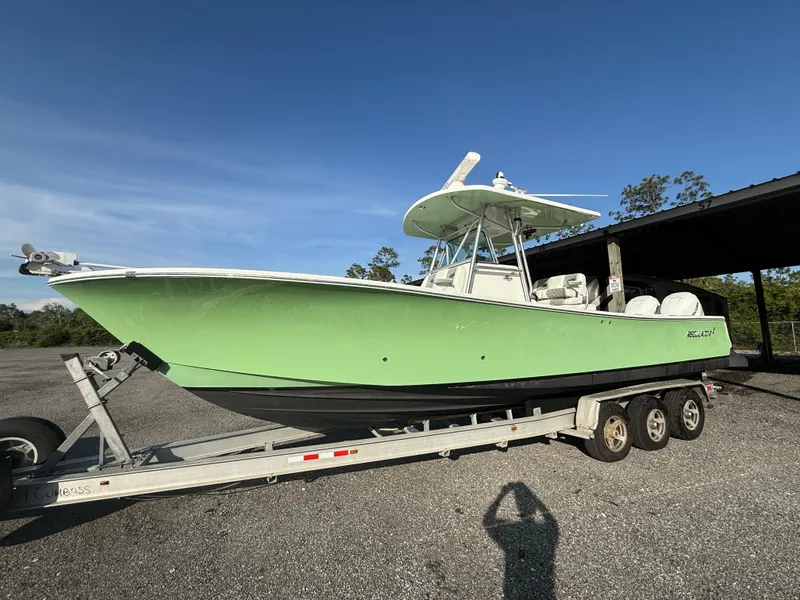 Slide: The Image of Regulator Marine 32 Forward Seating 2006 - 5