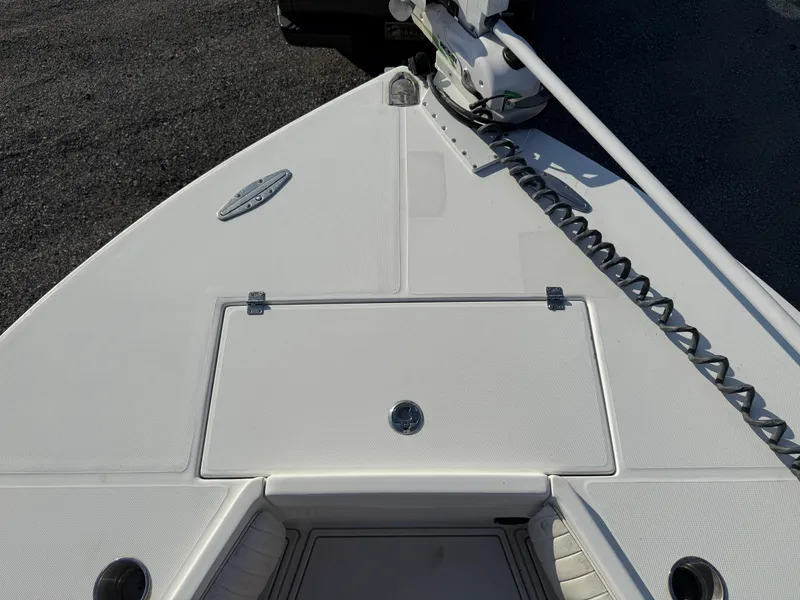 Slide: The Image of Regulator Marine 32 Forward Seating 2006 - 9