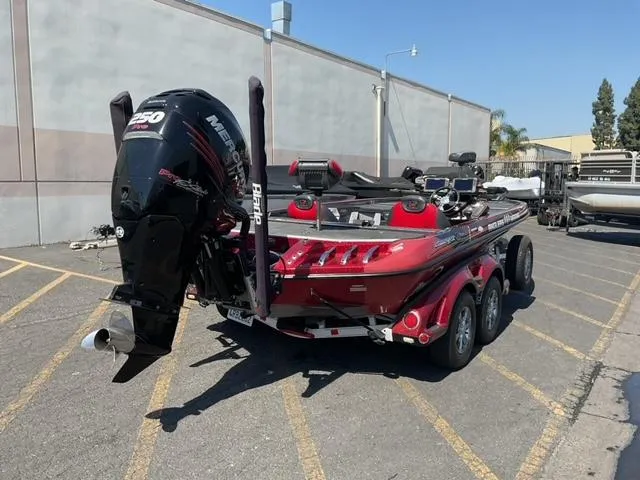 Slide: The Image of 2016 Ranger Z521 Comanche boat with Mercury 250 engine, parked in a lot. - 4