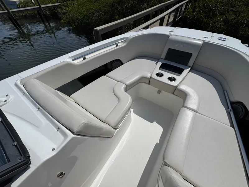 Slide: The Image of 2018 Boston Whaler 270 Vantage boat interior with white seating and cup holders. - 10