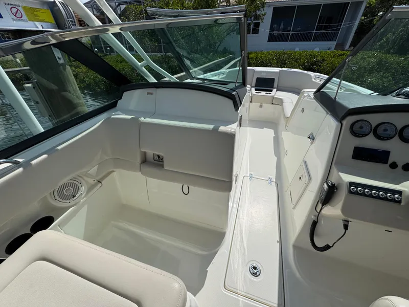 Slide: The Image of 2018 Boston Whaler 270 Vantage boat interior with seating and control panel. - 22