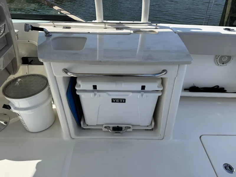 Slide: The Image of 2018 Boston Whaler 270 Vantage boat with Yeti cooler and sink on deck. - 29