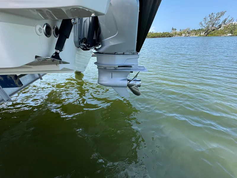 Slide: The Image of 2018 Boston Whaler 270 Vantage boat engine in calm water. - 35