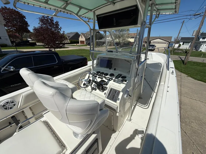 Slide: The Image of 1994 Fountain 31 Tournament Edition boat with white interior and control panel. - 6