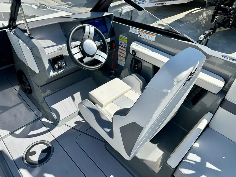 Slide: The Image of Heyday Wake Boats H20 w/ 6.2L w/ 320HP! 2025 - 4