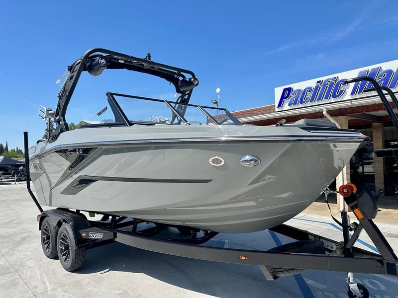 Slide: The Image of Heyday Wake Boats H20 w/ 6.2L w/ 320HP! 2025 - 7