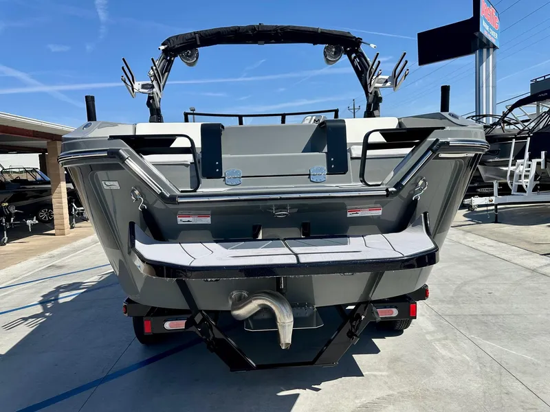 Slide: The Image of Heyday Wake Boats H20 w/ 6.2L w/ 320HP! 2025 - 9