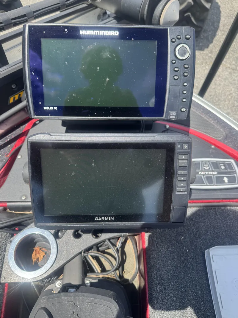 Slide: The Image of Fishfinder displays on a 2016 Nitro Z20 boat dashboard. - 10