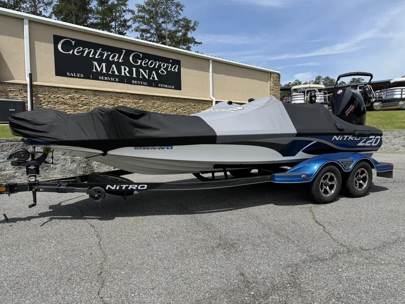 Slide: The Image of 2022 Nitro Z20 Pro boat with cover at Central Georgia Marina. - 9