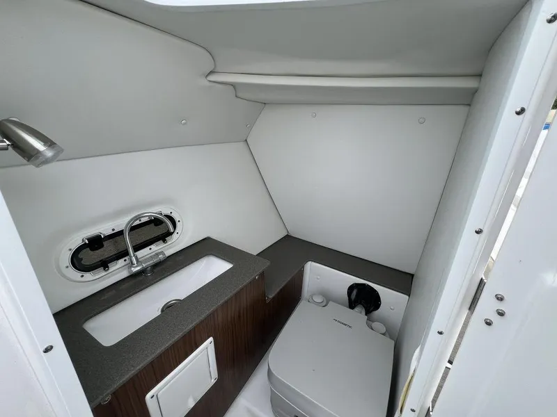 Slide: The Image of Four Winns HD5OB 2022 - 13