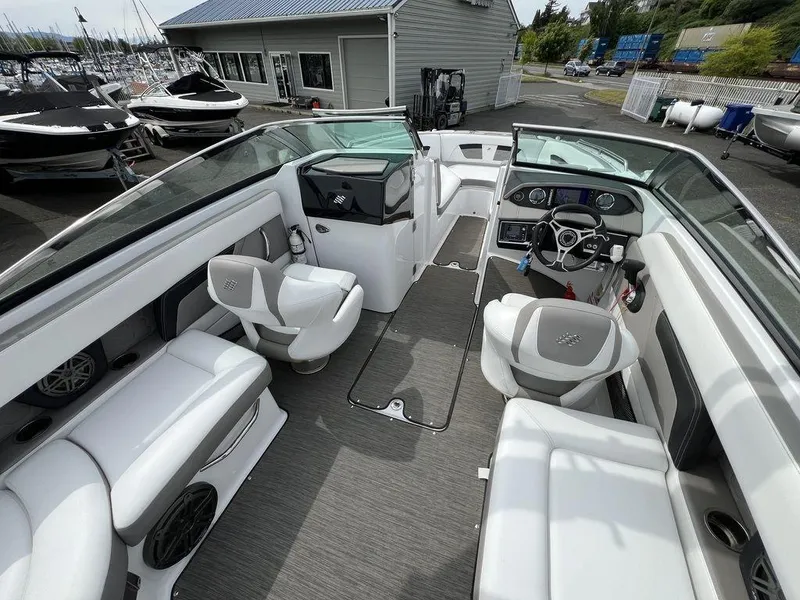 Slide: The Image of Four Winns HD5OB 2022 - 6